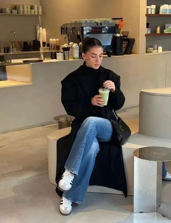 穿出舒适的时髦！大衣配这3双鞋(图4)