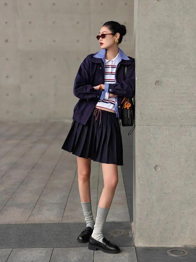 ！这3双怎么搭配都好看！“薄底鞋”今年秋天太火了(图4)