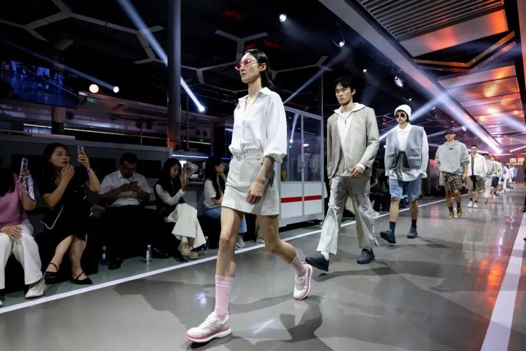 杰出品牌奖”！奥康国际荣获“